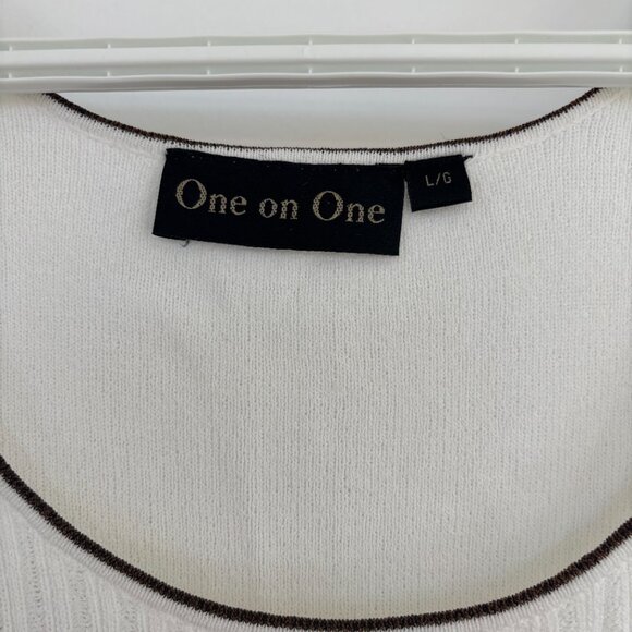 One on One White Top with Coffee Brown Detail size L - Picture 4 of 6